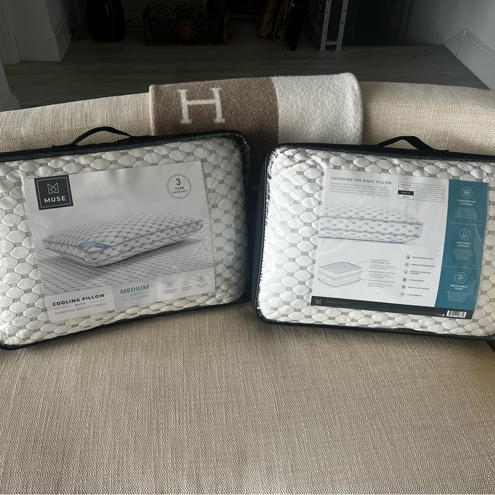 ⭐️🌴 (2) MUSE cooling Memory Foam pillow Queen